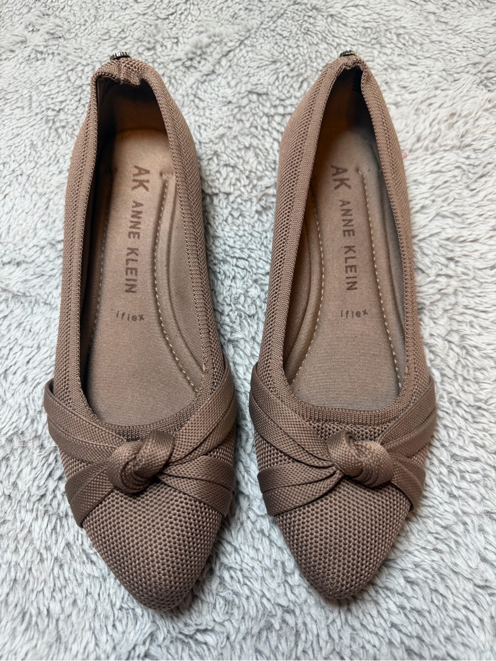 AK Anne Klein Olami Knot Flat iFlex 7M    NWOB